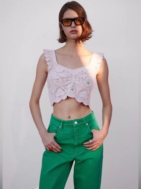 Zara Knit Cropped Floral Embroidered Top in a Pastel Pink Size S